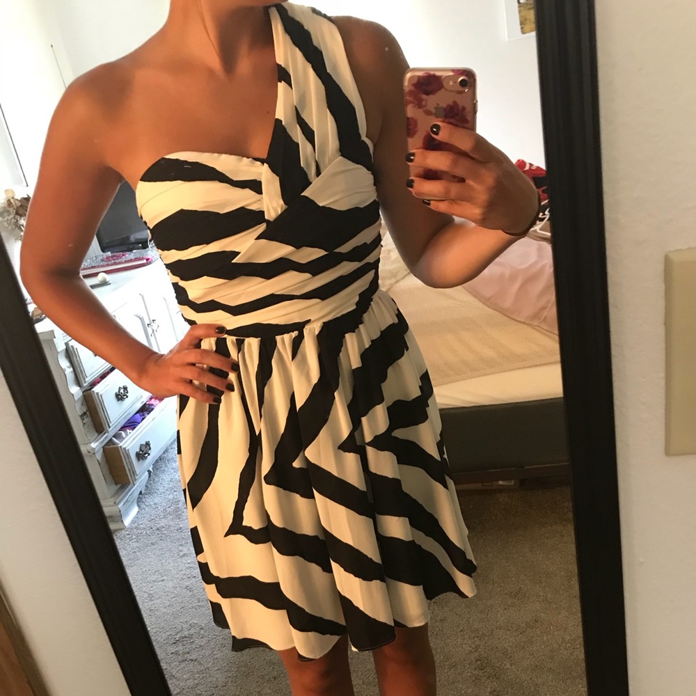 Black and White Express Dress